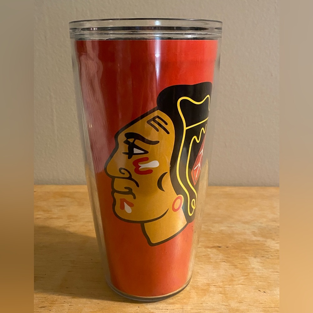 Chicago Blackhawks double-logo heavy plastic insulated tumbler cup.